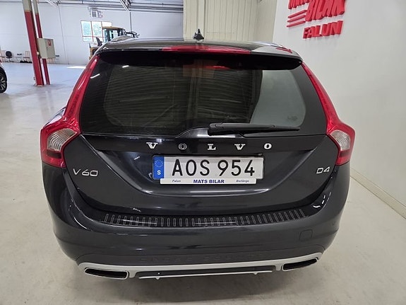 Volvo V60 Cross Country 7 of 10