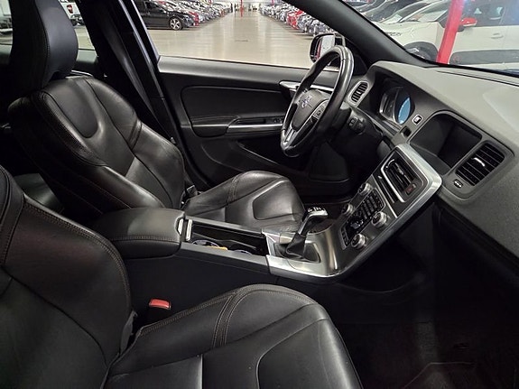 Volvo V60 Cross Country 4 of 10