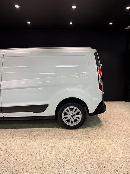 Ford Transit Connect 4 of 16