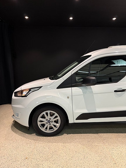 Ford Transit Connect 5 of 16
