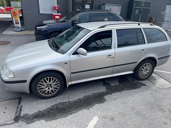 Skoda Octavia 2 of 4