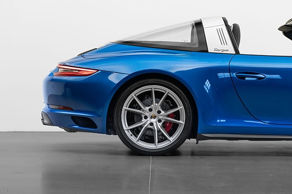Porsche 911 8 of 30