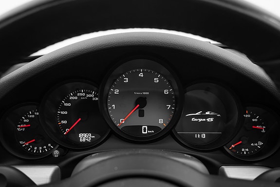 Porsche 911 18 of 30