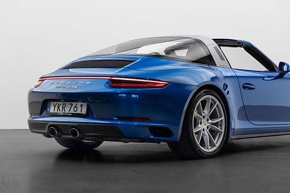 Porsche 911 22 of 30