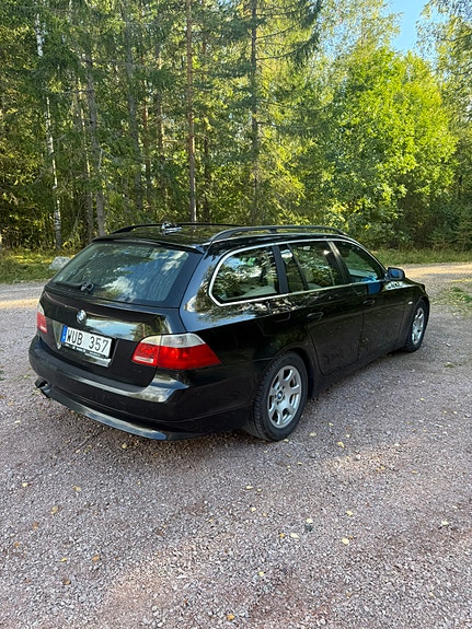 BMW 523i 3 of 9