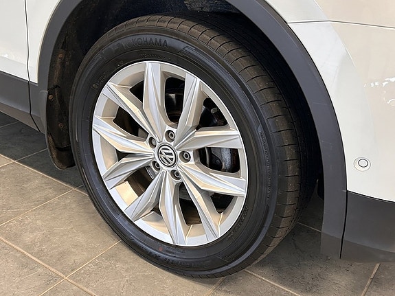 Volkswagen Tiguan 3 of 22