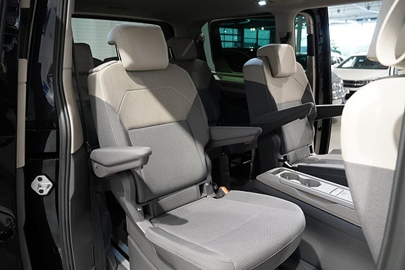 Volkswagen Multivan 16 of 27