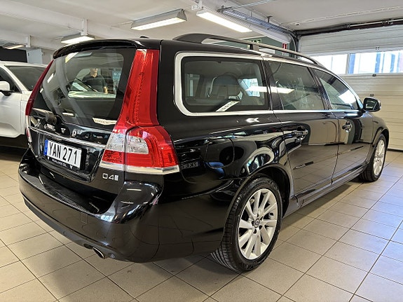 Volvo V70 2 of 11
