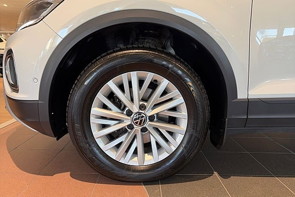 Volkswagen T-Roc 21 of 21