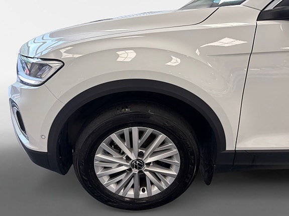 Volkswagen T-Roc 14 of 15