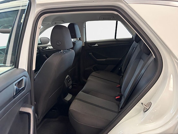 Volkswagen T-Roc 13 of 15