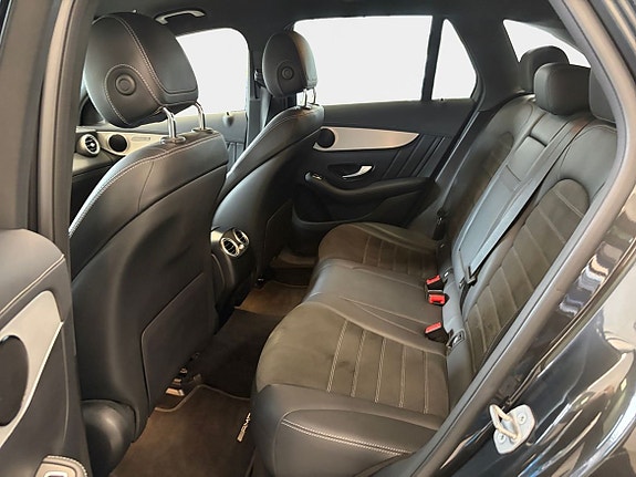Mercedes-Benz GLC300 de 13 of 15