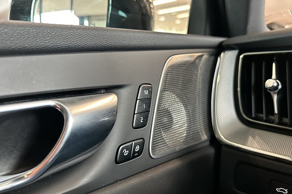 Volvo XC60 24 of 27