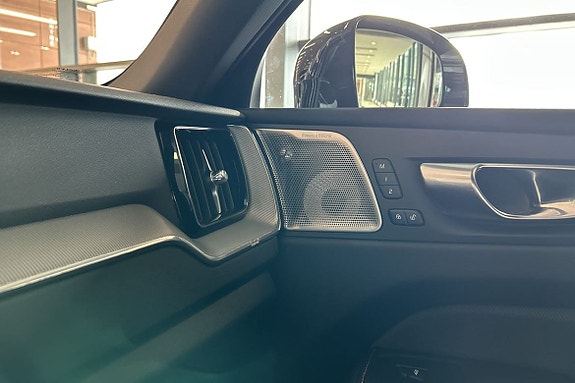 Volvo XC60 22 of 27
