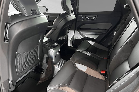 Volvo XC60 8 of 27
