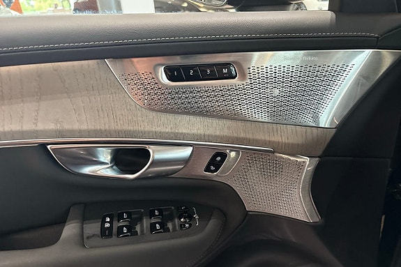 Volvo XC90 24 of 30