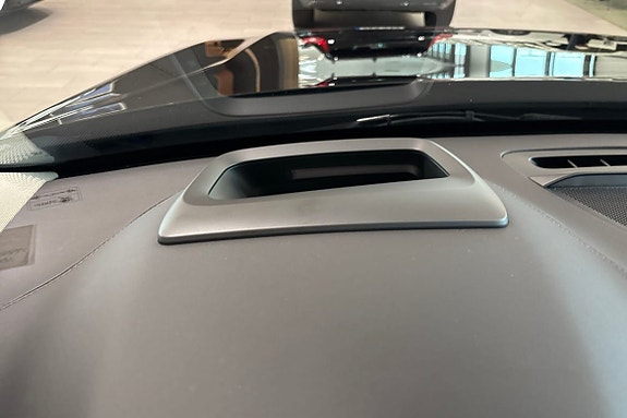 Volvo XC90 25 of 30