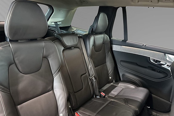 Volvo XC90 11 of 30