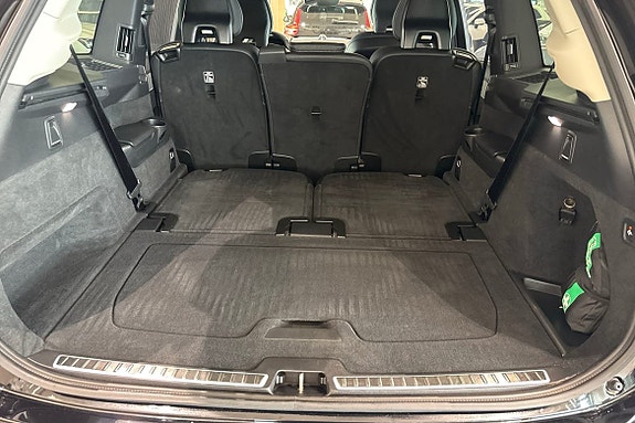 Volvo XC90 13 of 30