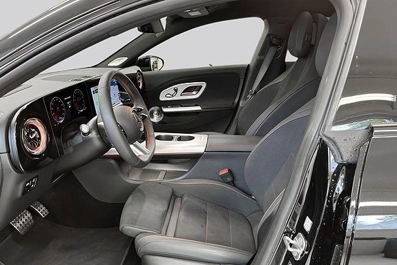 Mercedes-Benz CLA350 8 of 24