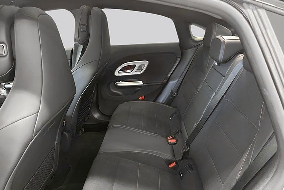 Mercedes-Benz CLA350 9 of 24