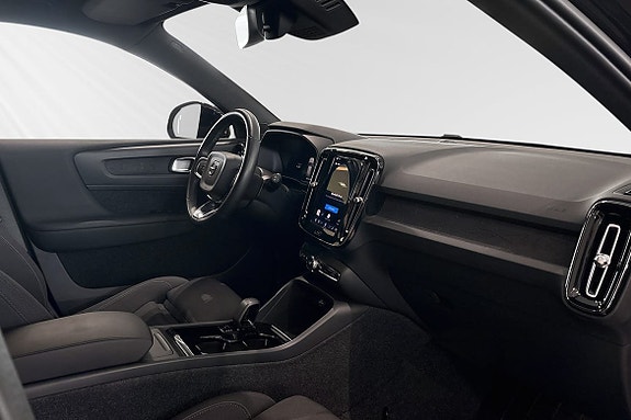 Volvo XC40 10 of 26