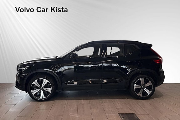 Volvo XC40 3 of 26