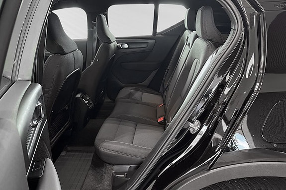 Volvo XC40 8 of 26