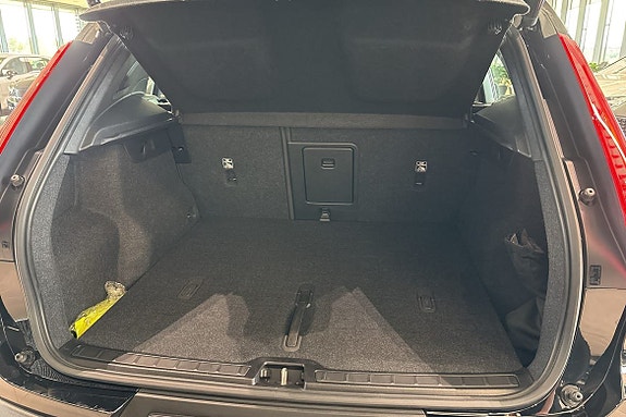 Volvo XC40 13 of 26