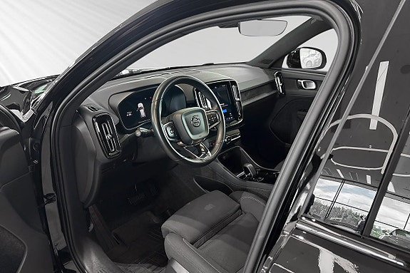 Volvo XC40 7 of 26