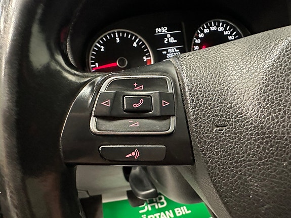 Volkswagen Amarok 14 of 26