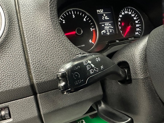 Volkswagen Amarok 13 of 26