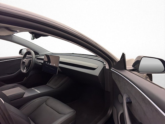 Tesla Model 3 27 of 30