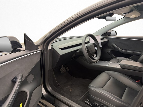 Tesla Model 3 11 of 30