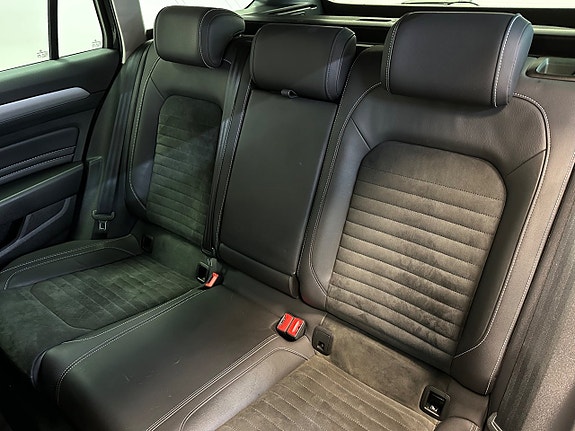 Volkswagen Passat 17 of 30