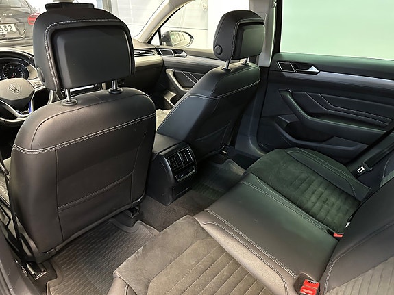 Volkswagen Passat 15 of 30