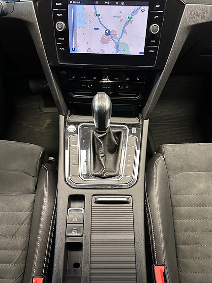 Volkswagen Passat 22 of 30