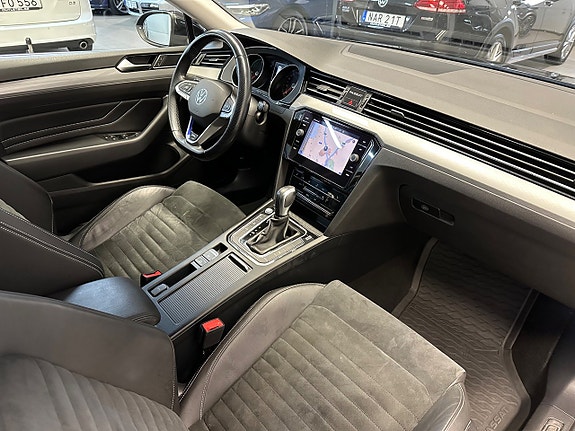 Volkswagen Passat 12 of 30
