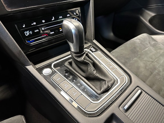 Volkswagen Passat 23 of 30