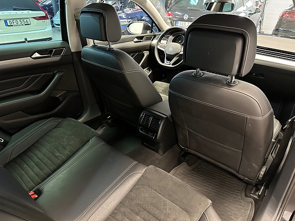 Volkswagen Passat 16 of 30