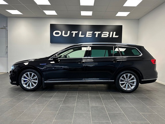 Volkswagen Passat 2 of 30