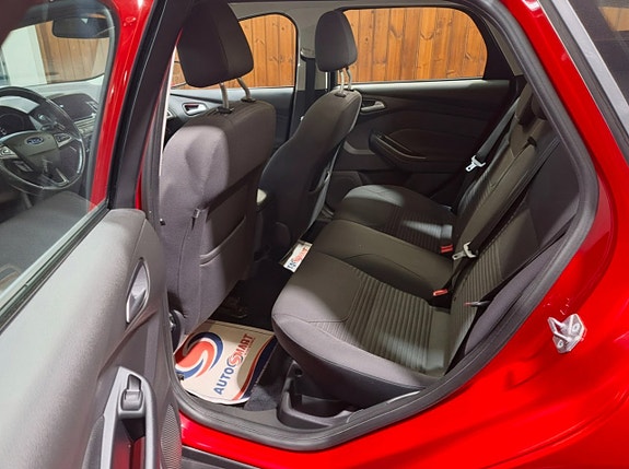 Ford Focus 8 of 15