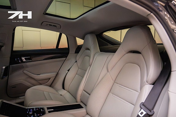 Porsche Panamera 4 21 of 24