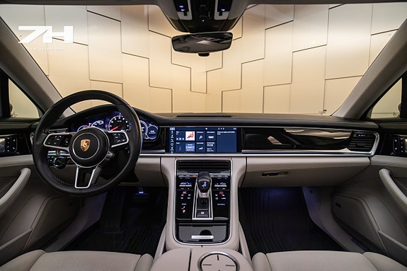 Porsche Panamera 4 15 of 24