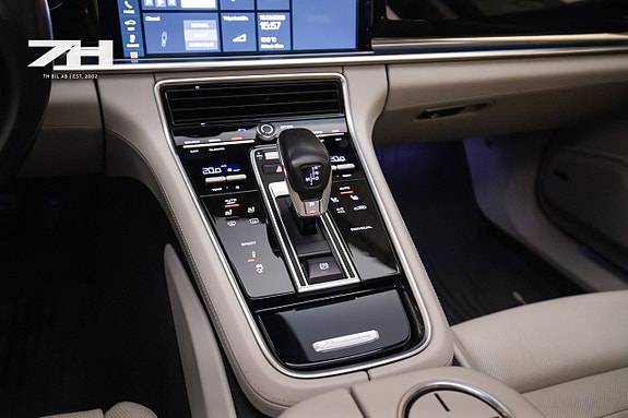 Porsche Panamera 4 16 of 24