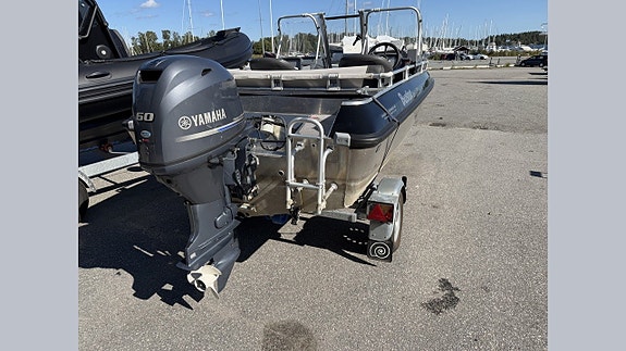 Buster LX med Yamaha 60hk - 2015  Låga Timmar 7 of 15