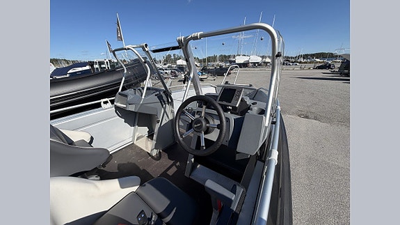 Buster LX med Yamaha 60hk - 2015  Låga Timmar 5 of 15