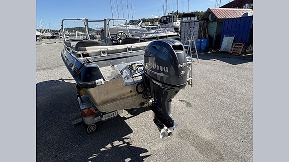 Buster LX med Yamaha 60hk - 2015  Låga Timmar 6 of 15