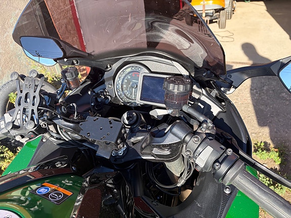 Kawasaki H2 SX SE+ Performance 6 of 7