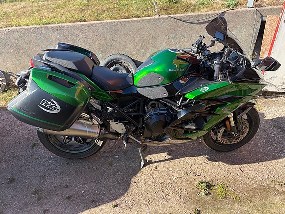 Kawasaki H2 SX SE+ Performance 2 of 7